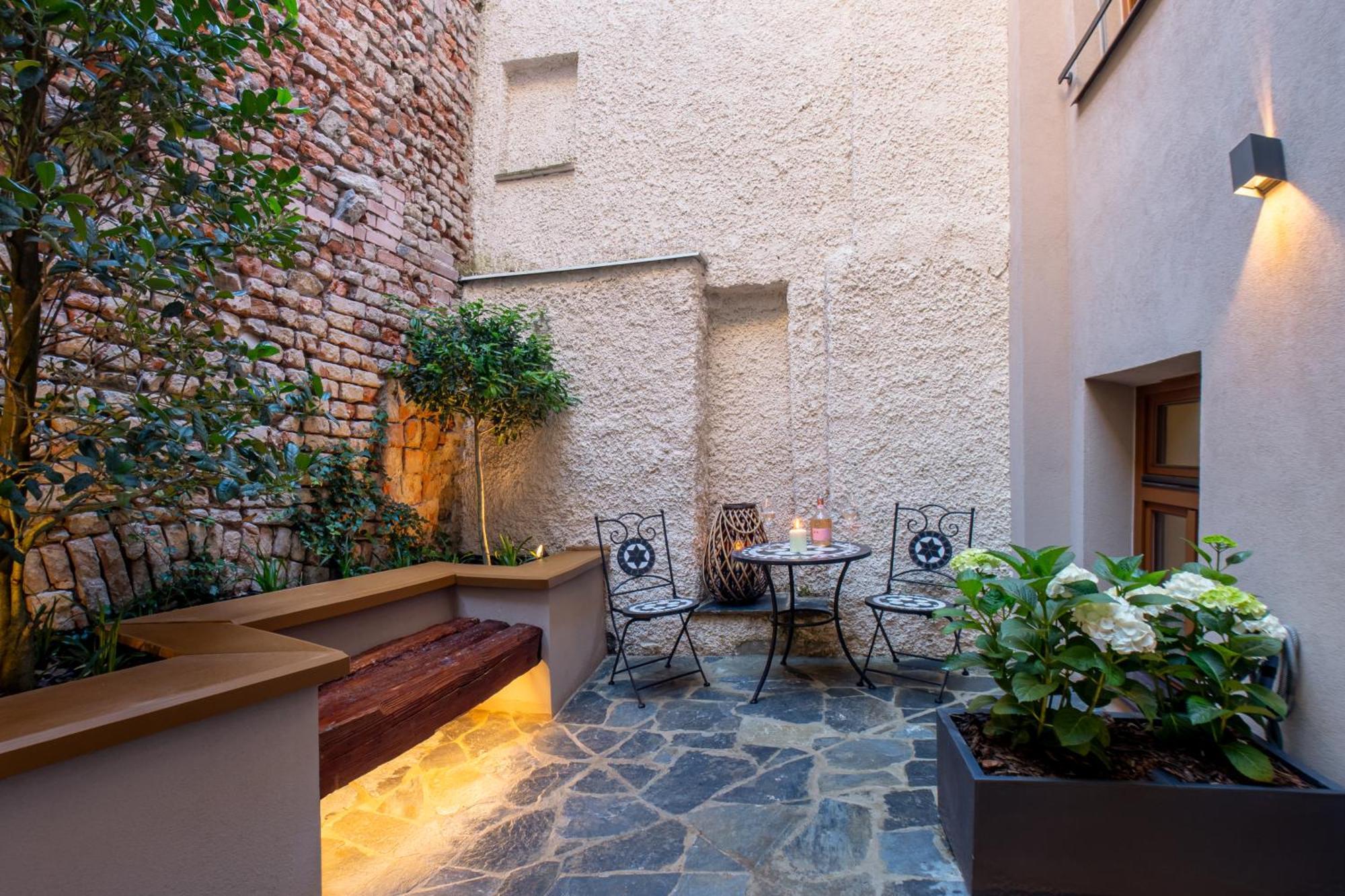 White Wolf Boutique Apartments Olomouc Eksteriør billede