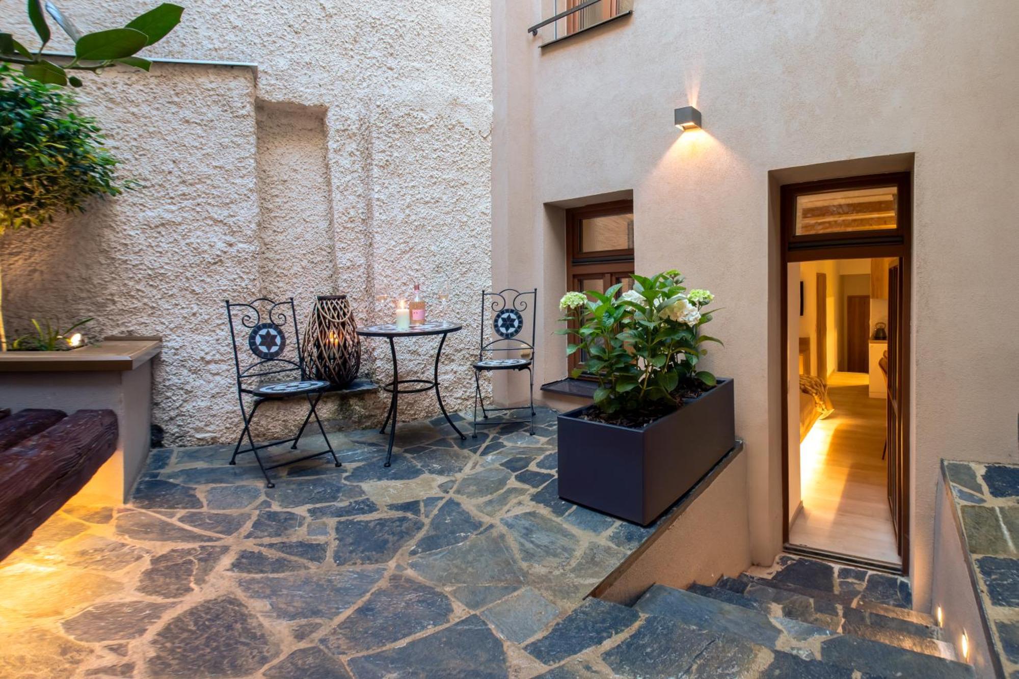 White Wolf Boutique Apartments Olomouc Eksteriør billede